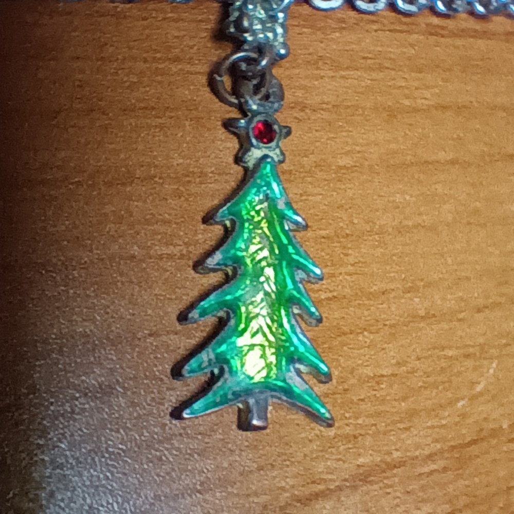 UP-Cycled, Vintage Red and Green Holiday Charm Bracelet - Picture 6 of 8